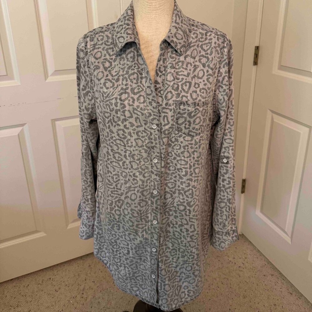 Soft Surroundings Women's Gray Leopard Print L/S V-Neck Button Down Shirt Sz M